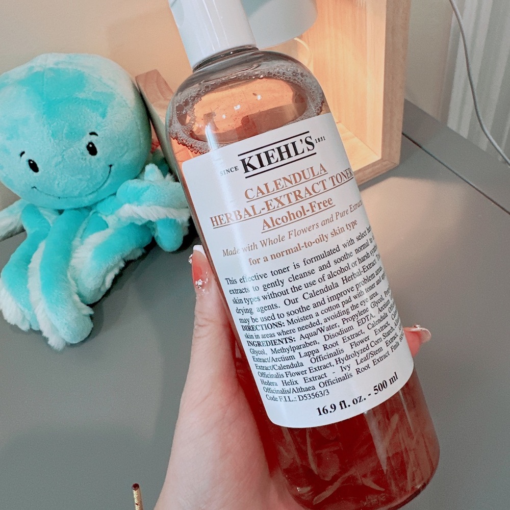- kiehl’s Calendula Herbal-Extract Alcohol-Free Toner/NEW